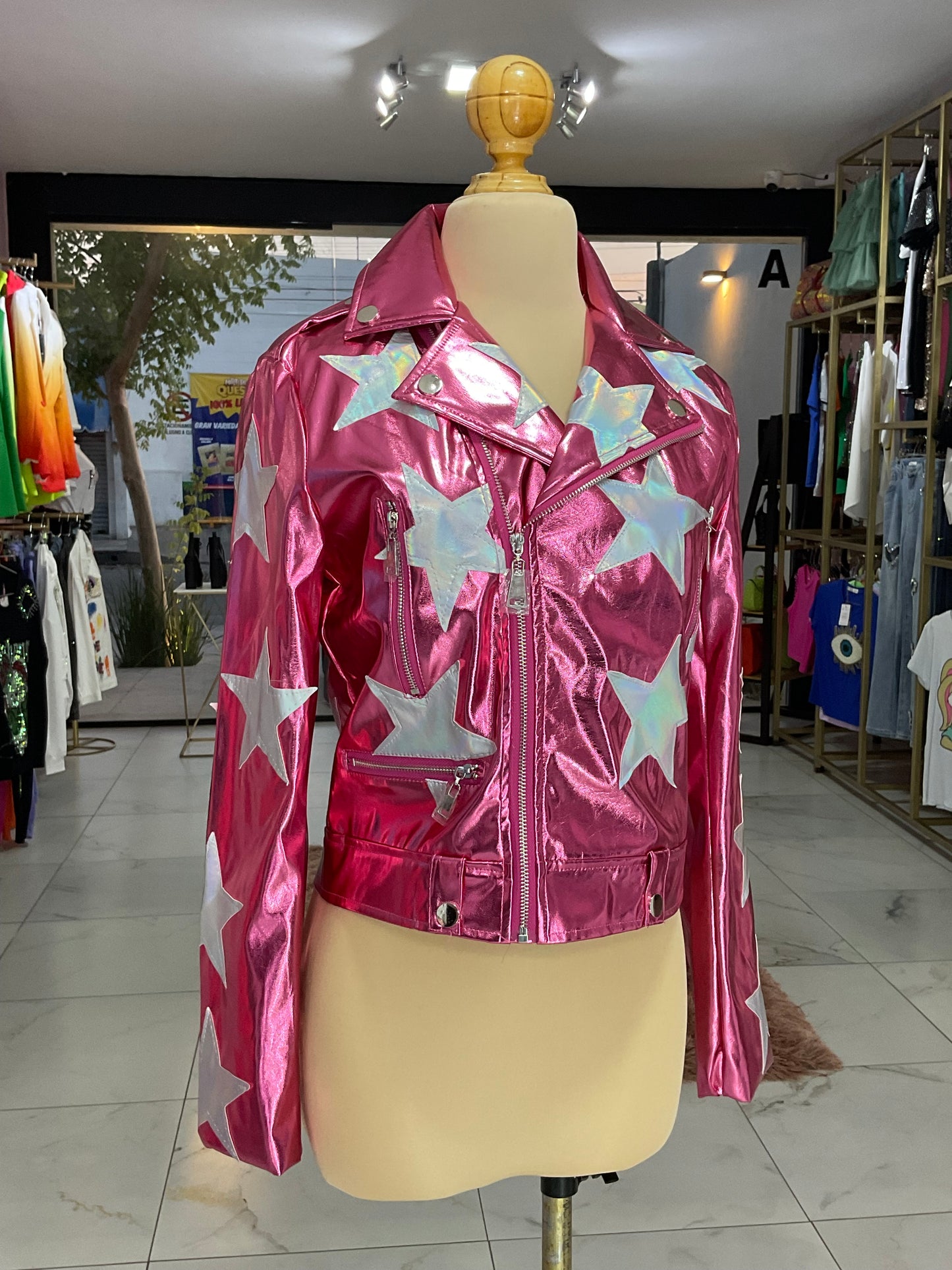 Bomber rosa y estrellas