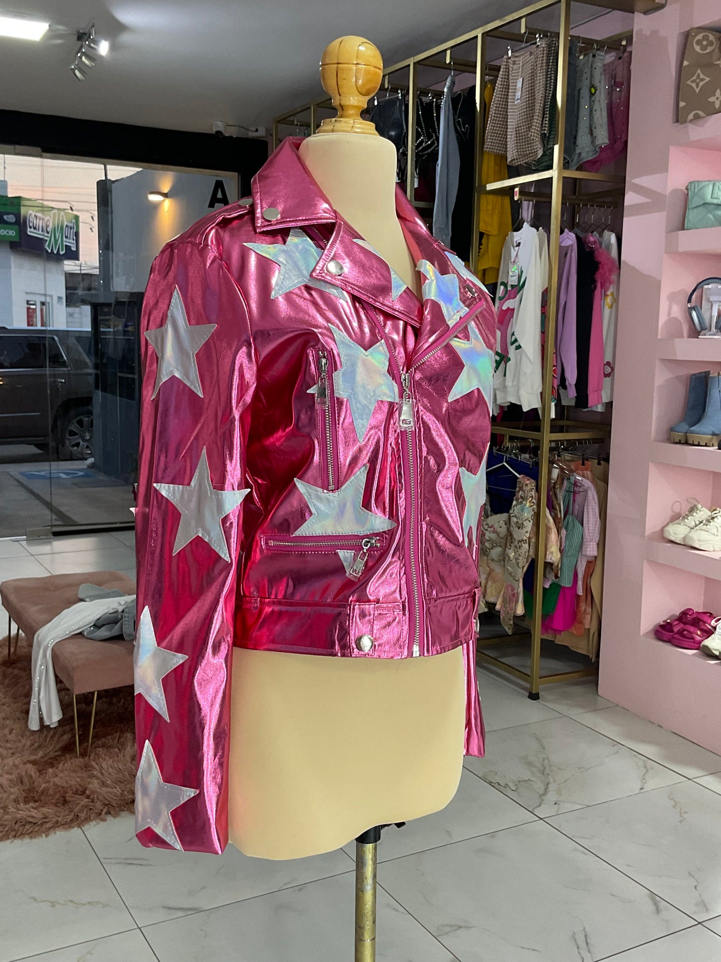 Bomber rosa y estrellas