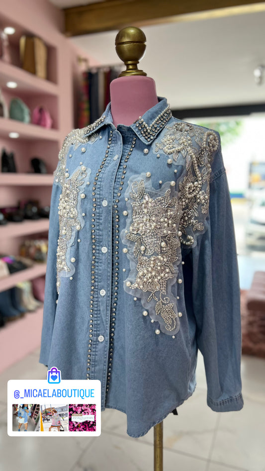Blusa mezclilla con aplicación