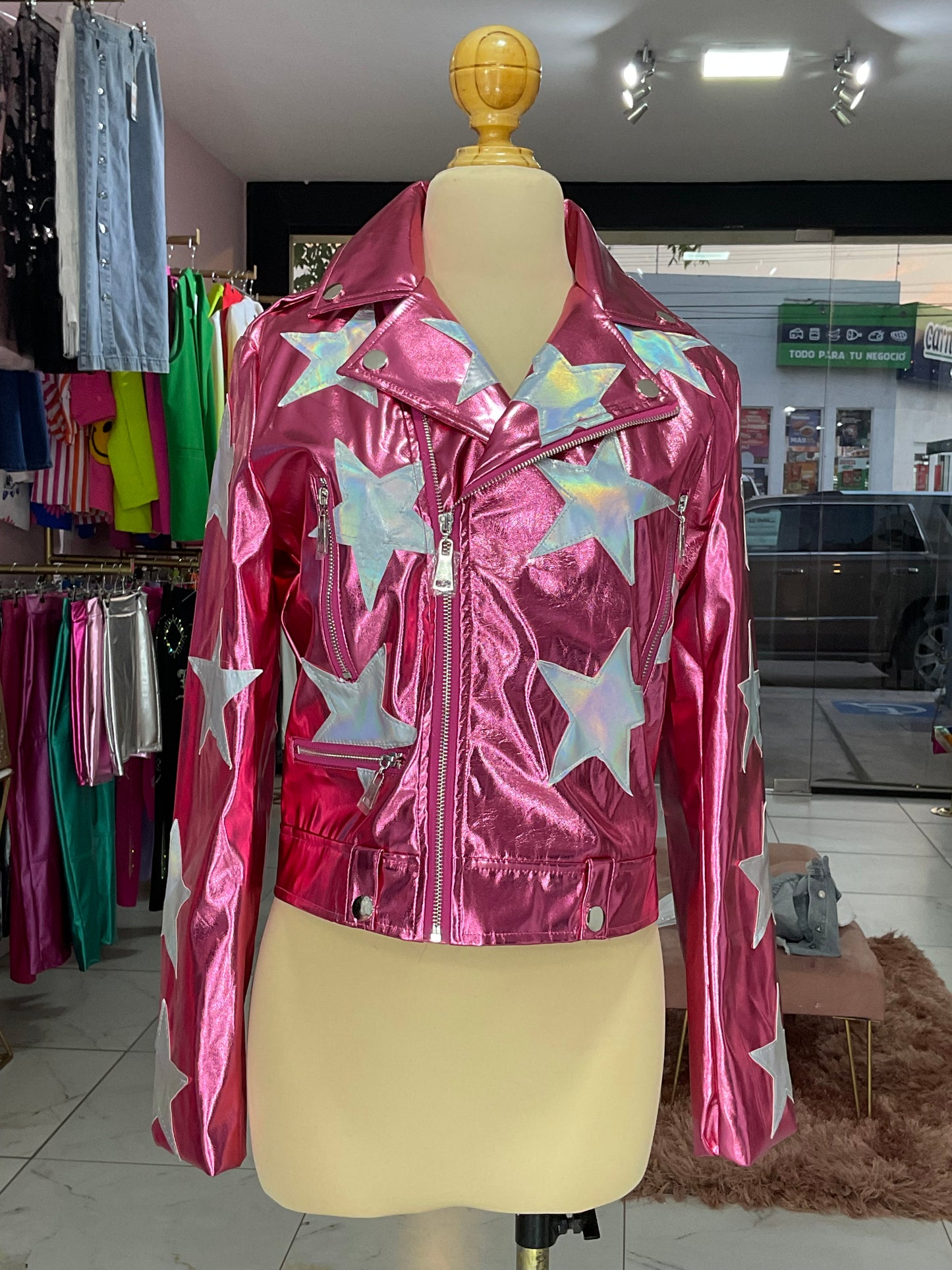 Bomber rosa y estrellas