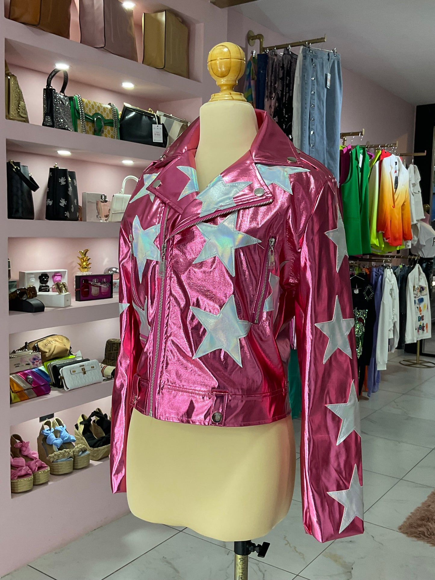Bomber rosa y estrellas